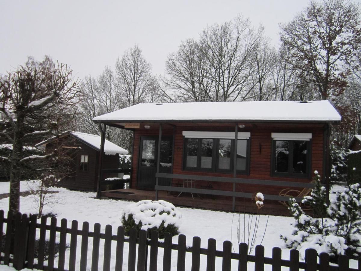 Le Petit Chalet Resteigne Exterior photo